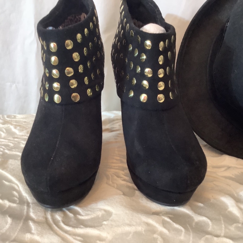 NWT Italian black suede ankle boots with gold studs bling - Picture 3 of 11